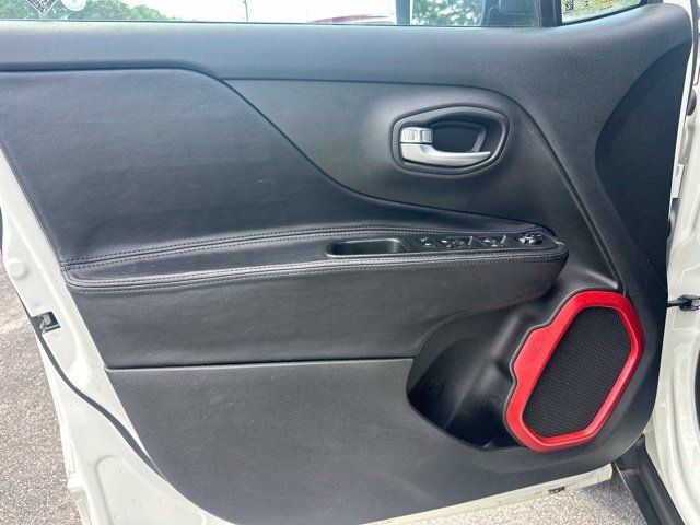 Used 2015 Jeep Renegade Trailhawk AWD/4WD image 12