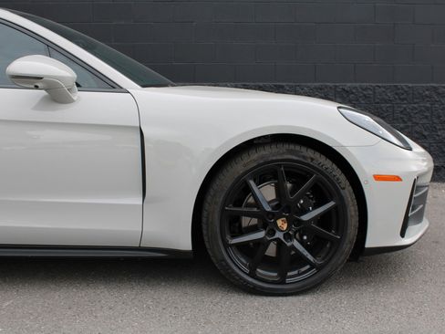 Certified 2025 Porsche Panamera 4 image 12