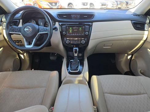 Used 2019 Nissan Rogue SV w/ Premium Package image 15