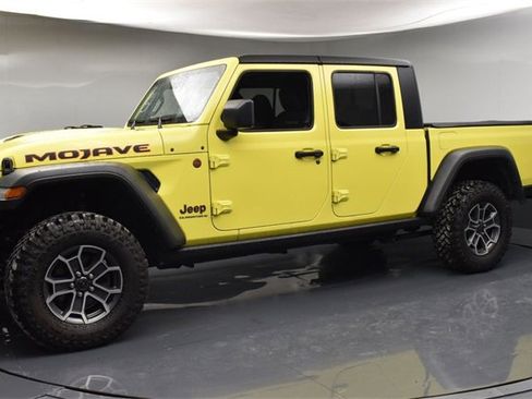 Used 2024 Jeep Gladiator Mojave w/ Technology Group image 4