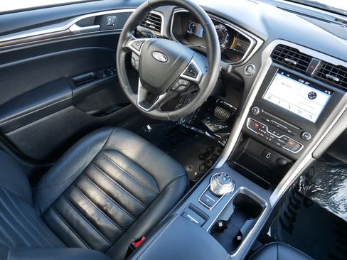 Used 2018 Ford Fusion SE w/ Fusion SE Technology Package image 9