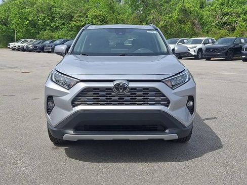 Used 2019 Toyota RAV4 Limited FWD image 2