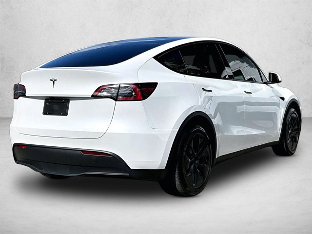 Used 2025 Tesla Model Y Long Range RWD image 2