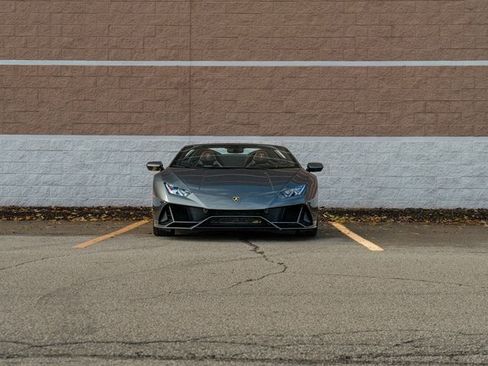 Used 2024 Lamborghini Huracan EVO image 32