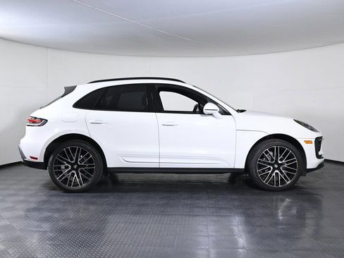 Certified 2025 Porsche Macan image 8