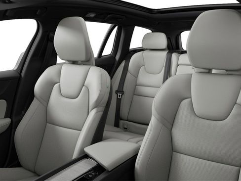 New 2026 Volvo V60 B5 Cross Country Ultra w/ Protection Package Premier image 5