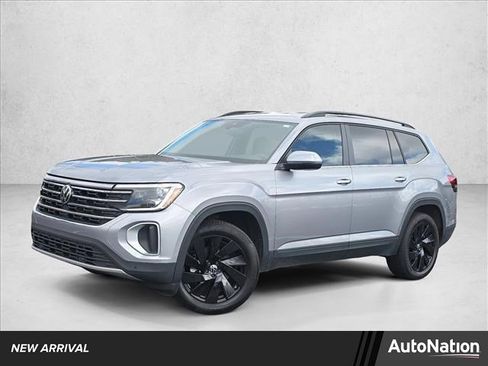 Used 2024 Volkswagen Atlas SE w/ Black Wheel Package image 1
