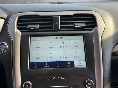 Used 2020 Ford Fusion SE FWD image 34