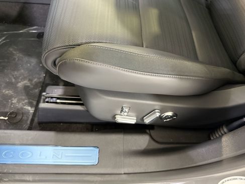 New 2025 Lincoln Nautilus Reserve image 11