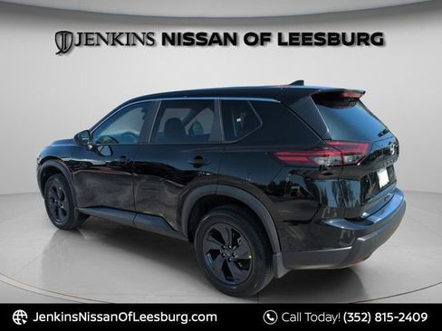 New 2026 Nissan Rogue SV FWD image 9