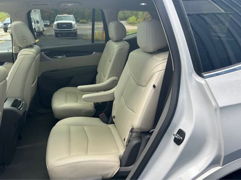 Used 2023 Cadillac XT6 Premium Luxury w/ Technology Package image 12