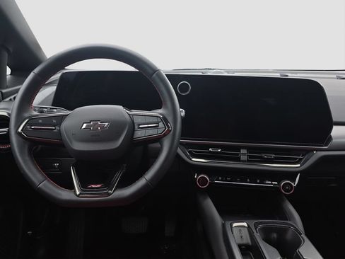 Used 2025 Chevrolet Equinox EV RS FWD image 13
