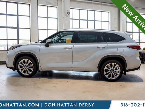 Used 2022 Toyota Highlander Limited AWD/4WD image 2