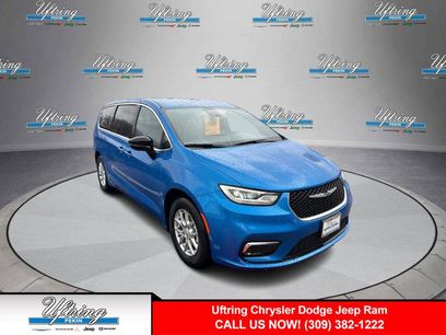 New 2026 Chrysler Pacifica Select