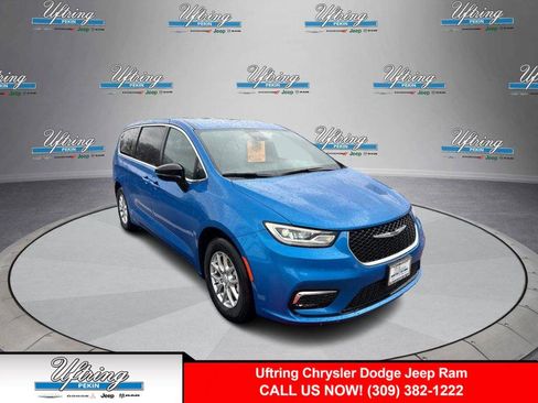 New 2026 Chrysler Pacifica Select FWD image 1