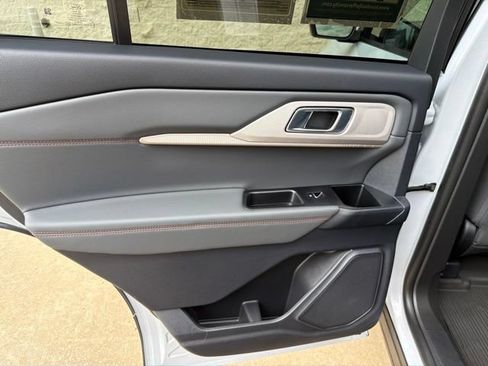 Used 2025 Ford Explorer Active w/ Active Comfort Package AWD/4WD image 15