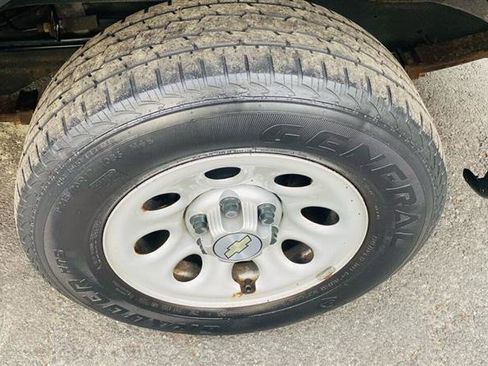 Used 2010 Chevrolet Express 1500 image 34