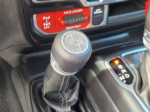 Used 2024 Jeep Wrangler Unlimited AWD/4WD image 18