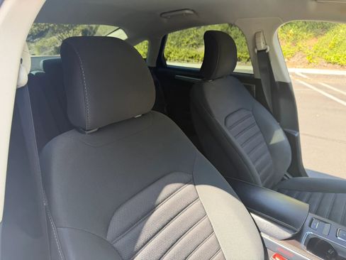 Used 2019 Ford Fusion SE image 18