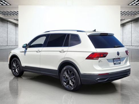 Certified 2023 Volkswagen Tiguan SE w/ Panoramic Sunroof Package FWD image 9