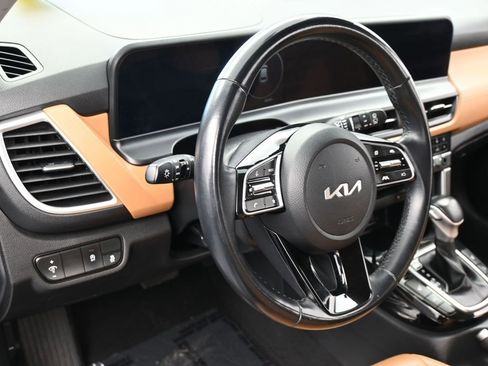 Used 2024 Kia Seltos EX image 16