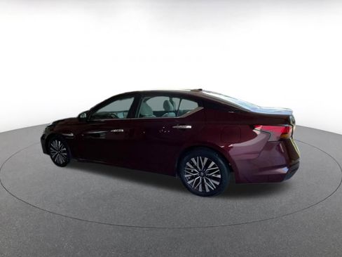 Used 2025 Nissan Altima 2.5 SV FWD image 9