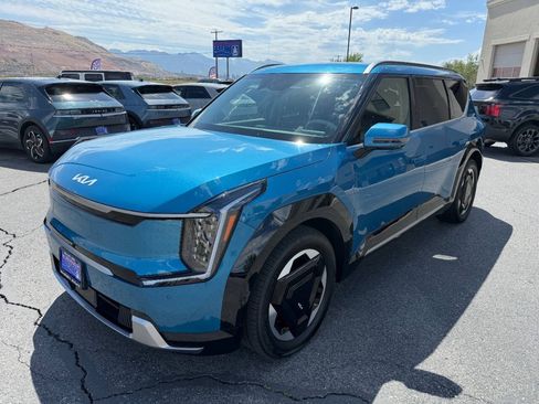 Used 2024 Kia EV9 Land AWD/4WD image 2