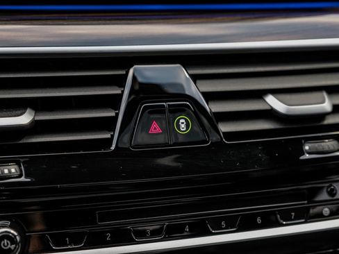 Used 2018 BMW 540i xDrive w/ M Sport Package image 32