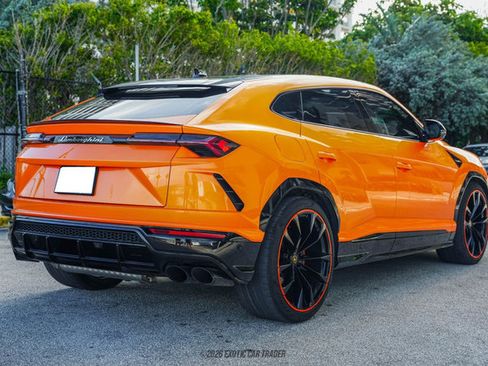 Used 2022 Lamborghini Urus image 8