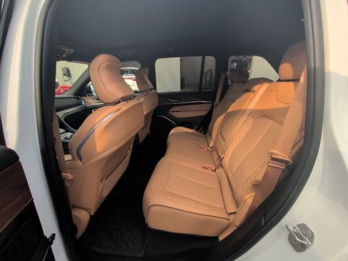 Certified 2024 Jeep Grand Cherokee Summit AWD/4WD image 12