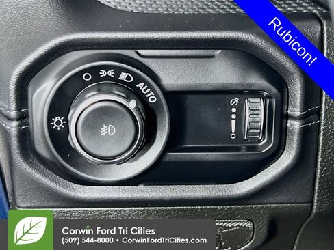 Used 2025 Jeep Wrangler Unlimited Rubicon w/ Convenience Group AWD/4WD image 19