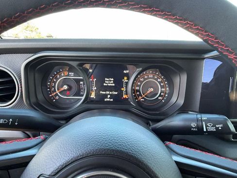 Used 2024 Jeep Gladiator Rubicon AWD/4WD image 25