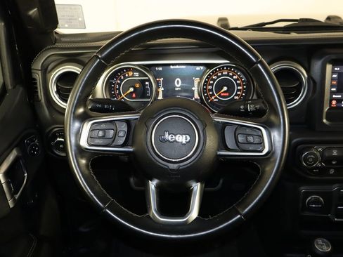Used 2018 Jeep Wrangler Unlimited Sahara image 7