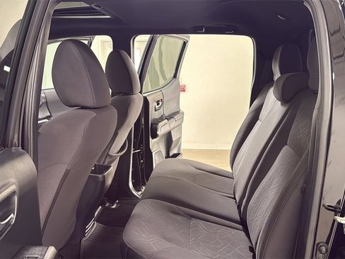 Used 2017 Toyota Tacoma TRD Off-Road w/ Premium & Technology Package image 15