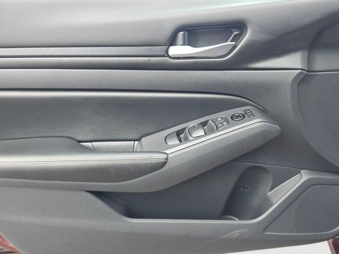 Used 2025 Nissan Altima 2.5 SV FWD image 33