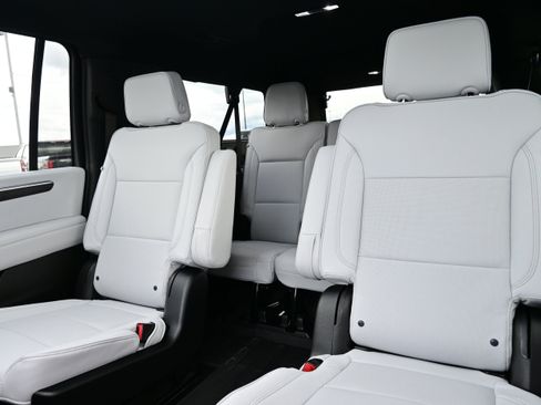 New 2026 Chevrolet Suburban Premier w/ Sun And Tow Package AWD/4WD image 29