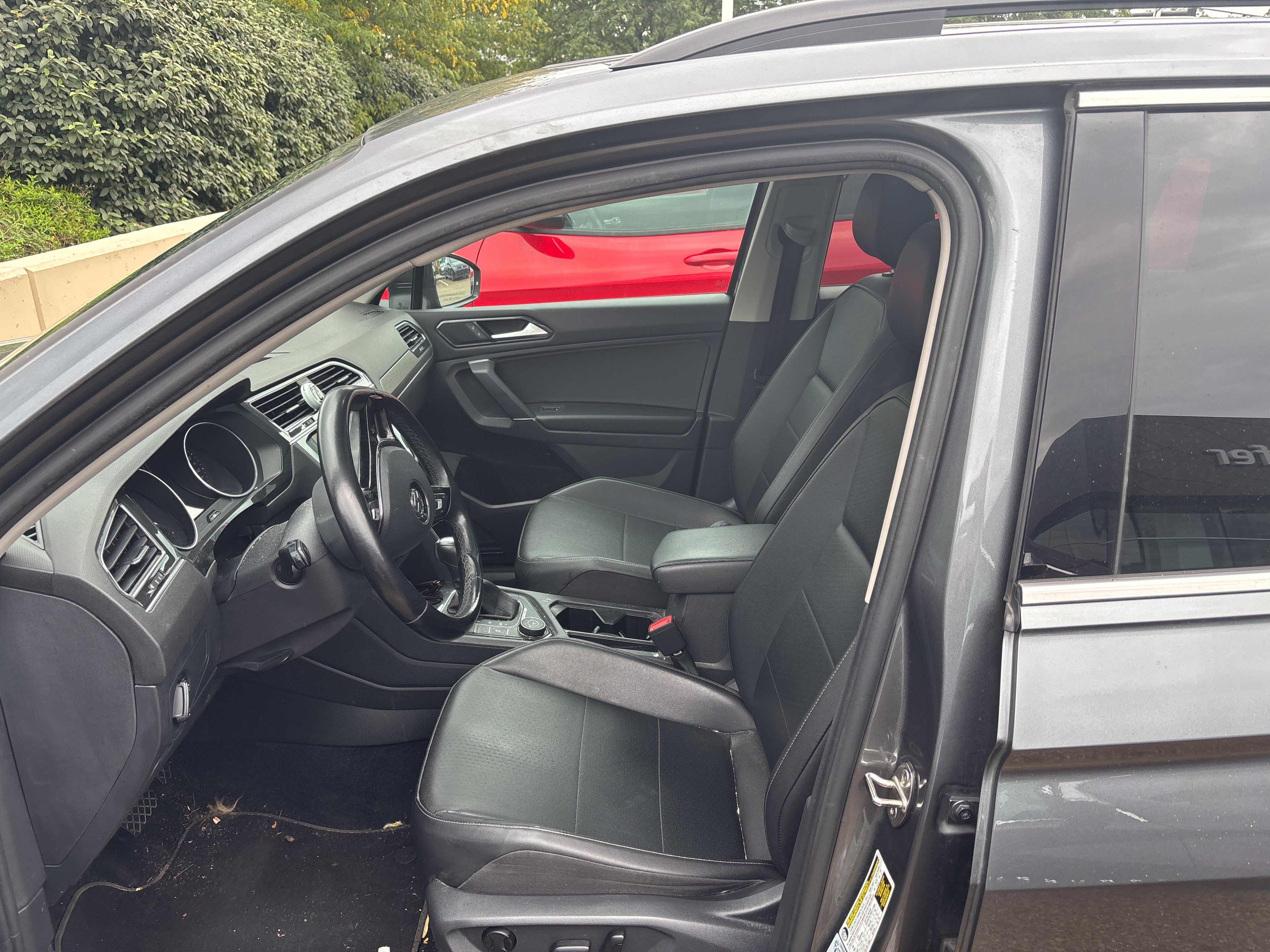 Used 2018 Volkswagen Tiguan SE w/ Panoramic Sunroof Package AWD/4WD image 7