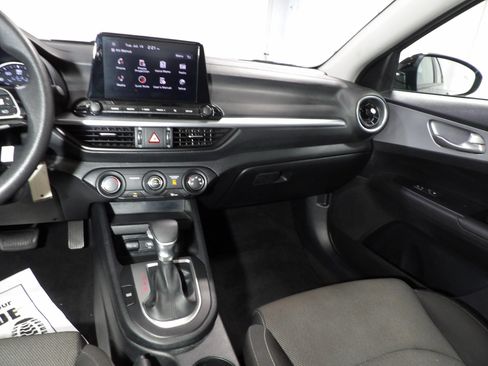 Used 2024 Kia Forte LXS w/ LXS Technology Package FWD image 11