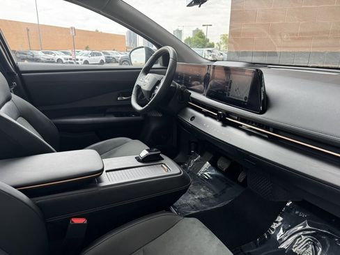 Used 2024 Nissan Ariya FWD image 42