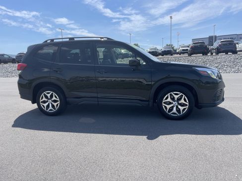 Certified 2023 Subaru Forester Premium AWD/4WD image 3