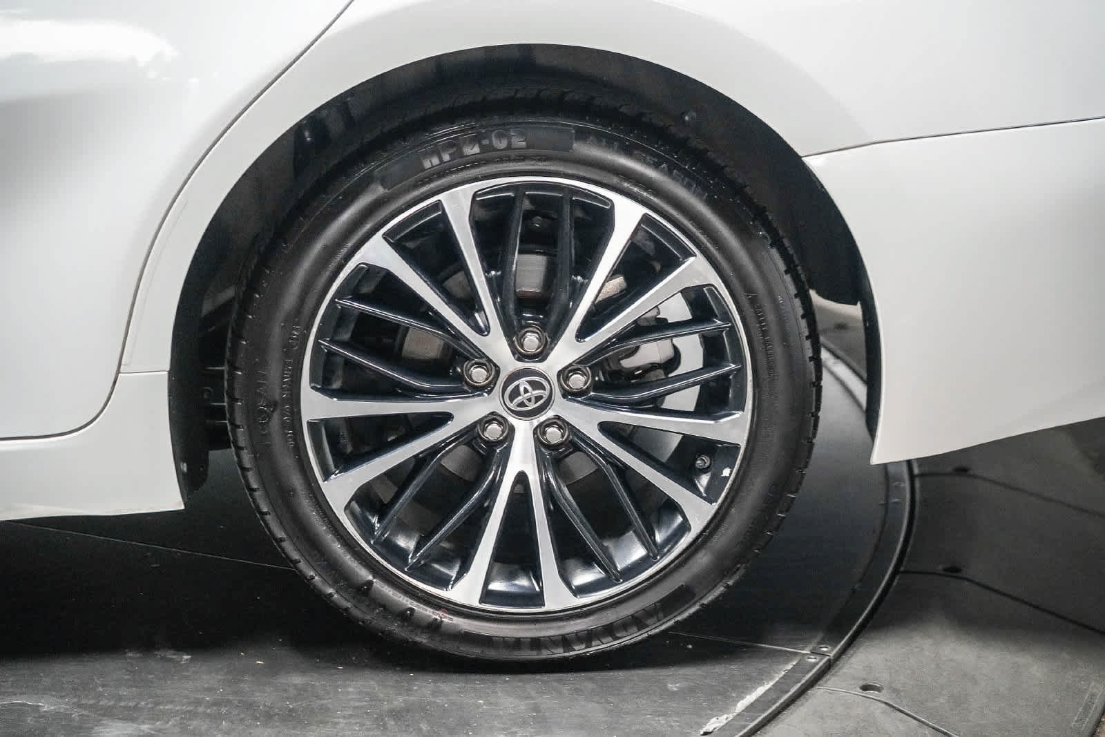 Used 2019 Toyota Camry SE w/ Carpet Mat Package FWD image 11