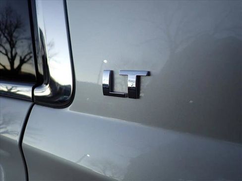 Used 2015 Chevrolet Suburban LT w/ Luxury Package image 11