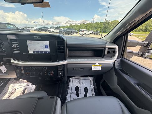 New 2026 Ford F250 XL w/ 360-Degree Camera Package AWD/4WD image 23