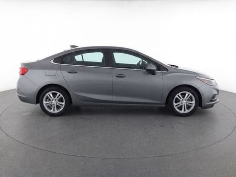 Used 2018 Chevrolet Cruze LT FWD image 8