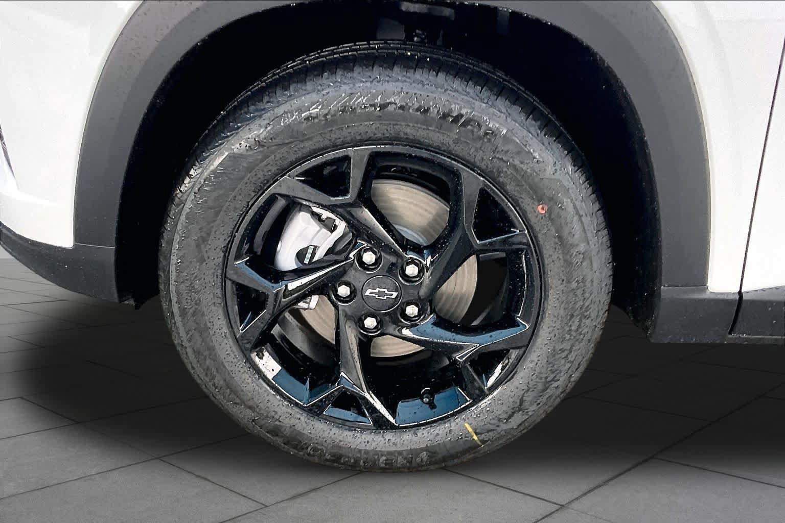New 2026 Chevrolet Trax LT w/ Driver Confidence Package FWD image 11