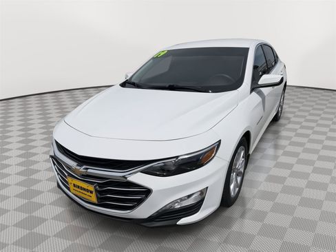 Used 2019 Chevrolet Malibu LT FWD image 2