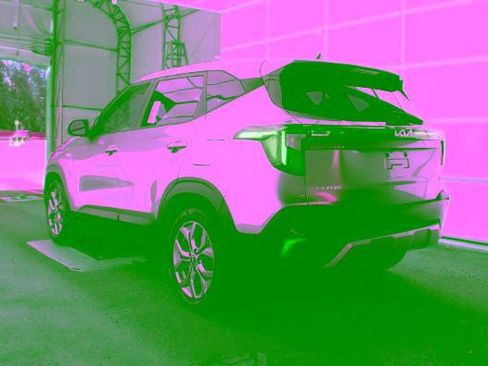 Used 2024 Kia Seltos LX AWD/4WD image 3