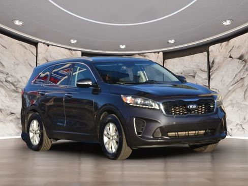Used 2019 Kia Sorento FWD V6 w/ LX V6 Convenience Package image 3
