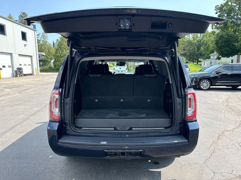 Used 2017 GMC Yukon SLT w/ Premium Edition AWD/4WD image 18