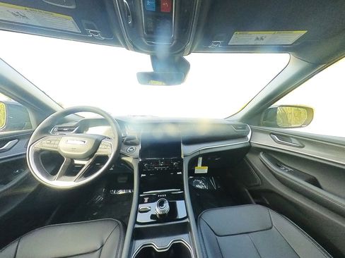 New 2025 Jeep Grand Cherokee Limited w/ Black Appearance Package image 60